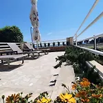 Sun With Sea View And Shared Pool