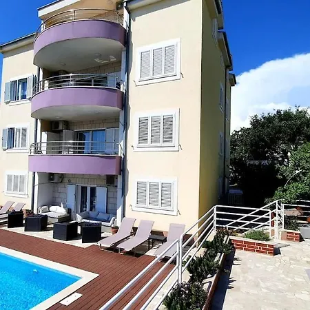 Sun With Sea View And Shared Pool Split