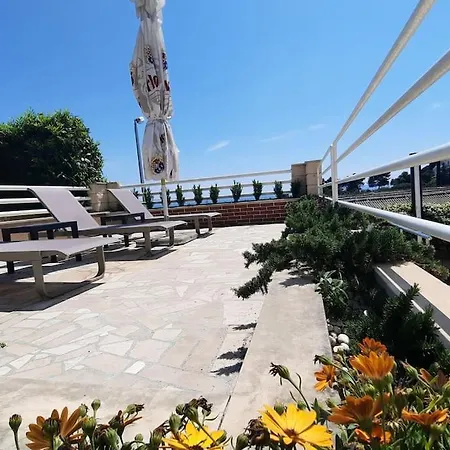 Sun With Sea View And Shared Pool