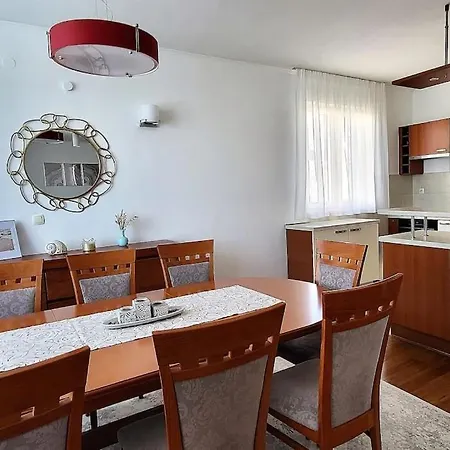 Sun With Sea View And Shared Pool Split