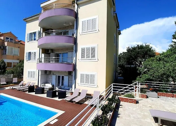 Sun With Sea View And Shared Pool Split