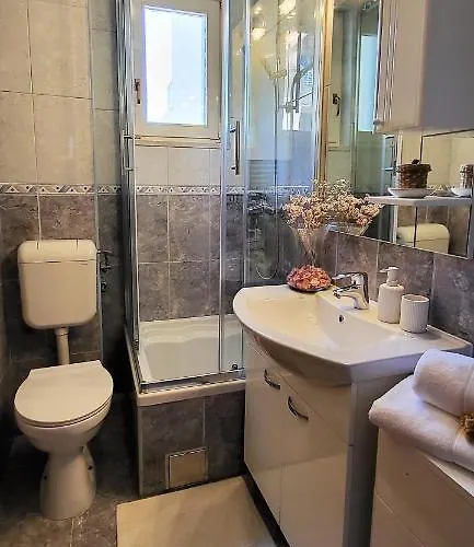 Apartman Sun With Sea View And Shared Pool